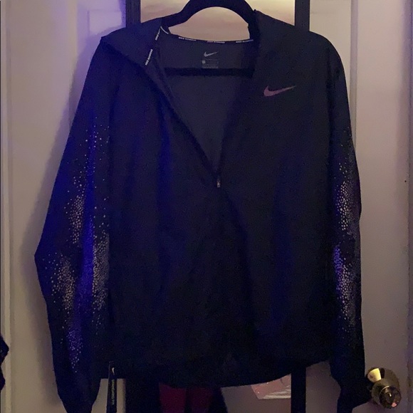 Nike Lightweight Running Jacket - Picture 6 of 8